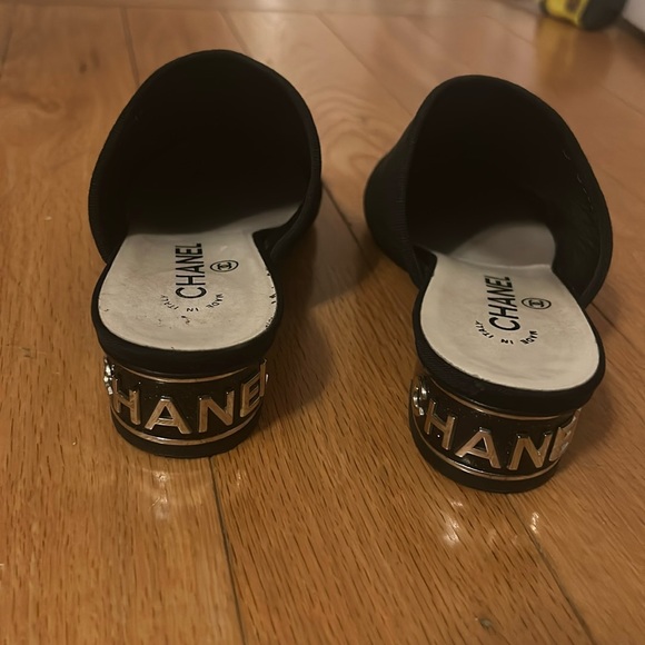 Gorgeous sparkly Chanel mules - Picture 1 of 11